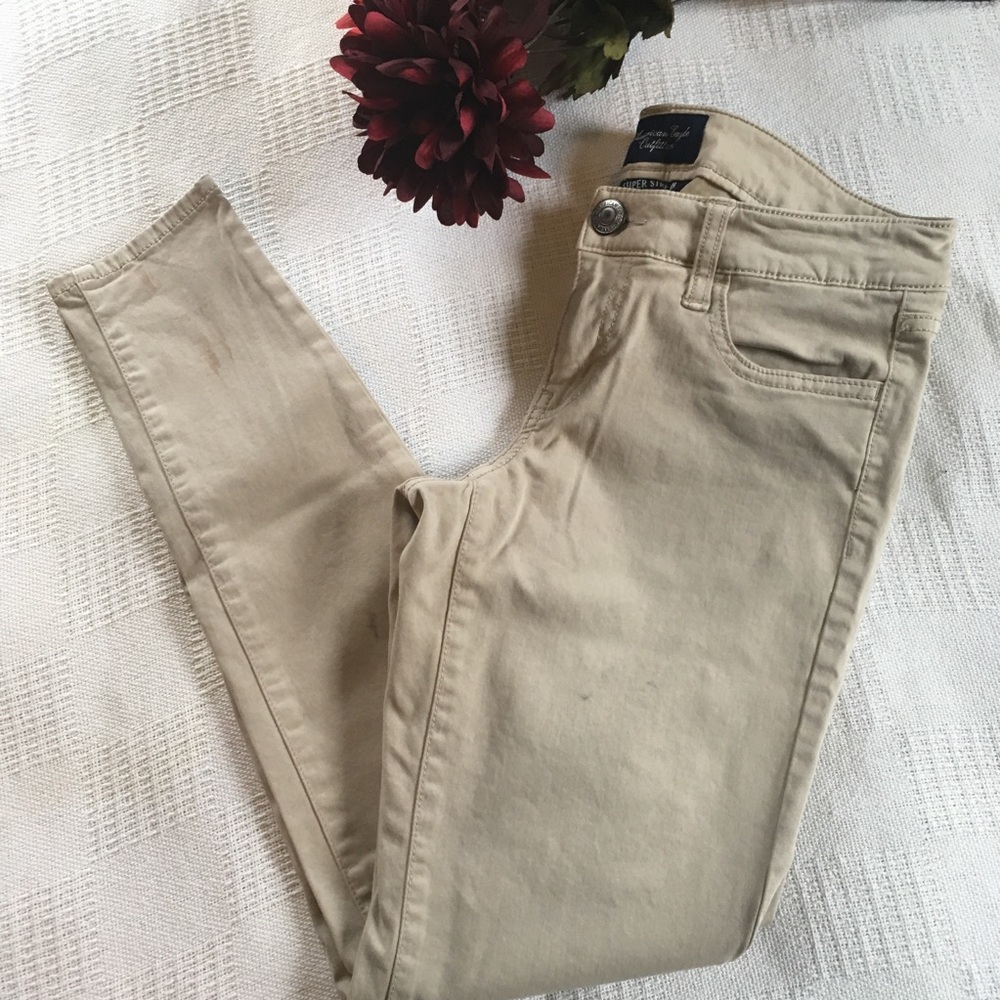 AE skinny khakis size 4 stretch